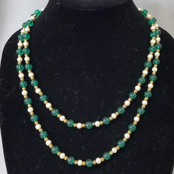 Jewelry - Vintage Pearl, Green, and Gold beaded necklace